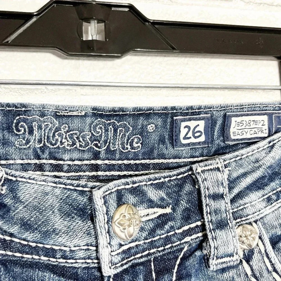 Miss Me Medium Distressed Wash Easy Capri Jeans Women's Waist Size 26 - Picture 7 of 10